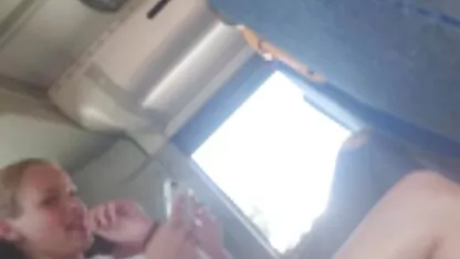 Hot bugle untuk 2 remaja panas di bus, 2  xxx bokep sex