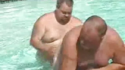 Candy en la piscina bokepbaratkontolbesar
