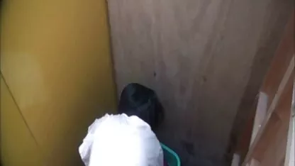 Wanita muda melepas pakaian renang nenek sex cucu