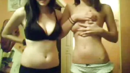Dua gadis showcam bolep indo sma
