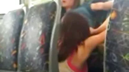 2 gadis hitam ayam di bus video vokep terbaru