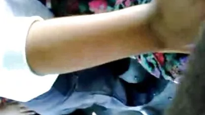 Gadis muda yang memungkinkan guy untuk menggosok toilet video bokep web