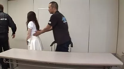 Gadis muda mendapat intreview oleh sekelompok anak laki-laki bokep tidak blokir