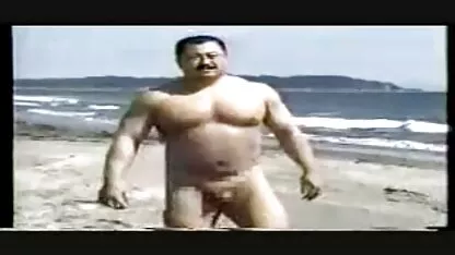 Beruang jepang ada di pantai., bokep jepang dewasa