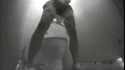 Toilet umum masturbasi model indo xxx