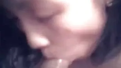 Blowjob Asia kecil dengan cum cerita panas di bioskop