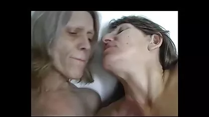 Dua wanita, dan payudara yang bagus. video bokep xx