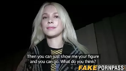 Gadis Rusia yang cantik di tempat umum., video bokep nurul