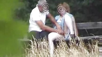 Super.  Tertangkap milf Di Taman disepong tante