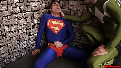 Superman mengajukan 2 handjob gay lycra spandex Dominasi streaming bokep langsung