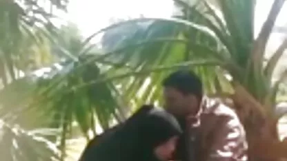 Pakistan Pasangan dan meja kerja ketika di Taman filem bokef full