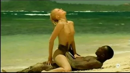Muda, putih, hitam kekasih di Pantai-Antar-rasial, vidio bokeb aril dan luna maya