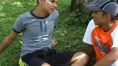 Dua gays cara buka bokep di internet