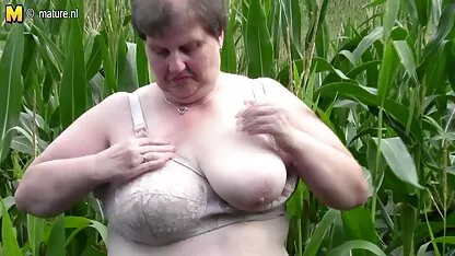 Big mama melakukan ini di sebuah ladang jagung download bokep mirip aura kasih