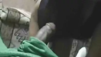 Black terbangun ketika ia melihat sentuhan cersex kontol gede