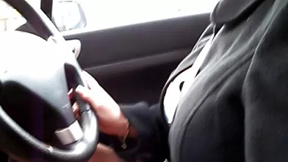 Aku di dalam mobil cerita sex selingkuh tante