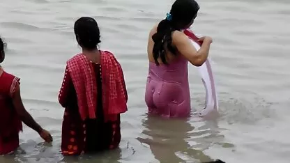 Mandi Ganga bekep tante