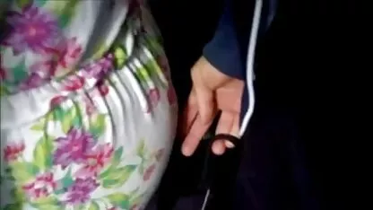 Dia suka aku menyentuh bokongnya di bus. video bekep tante