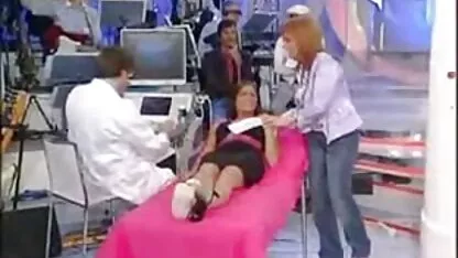 Barbara chiappini-oops upsk mutandine cosce aperte tante hamil mesum