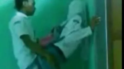 Terus sialan 2 ngemut kontol nikmat