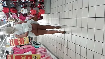 Tidak ada celana dalam di supermarket cerita panas perkosa tante