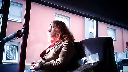 Masturbasi di bus dan kereta video seks jilbab terbaru