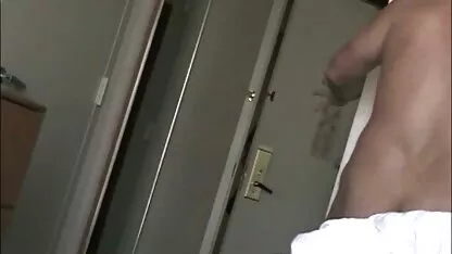 Membersihkan bokep tante pejabat