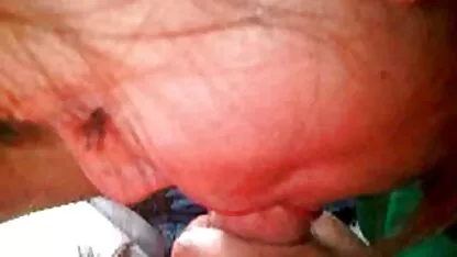 Sangat Amatir blowjob di mobil yang diparkir!  vidio sex selingkuh