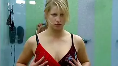 Big brother nl blonde menunjukkan payudara berdandan video bokep mom and son