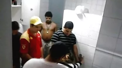 Pria menangkap seorang gadis di toilet pub! xvidio jepang hot