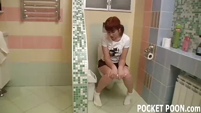 Teen tertangkap bersama teman sekamarnya cerita seks mama selingkuh