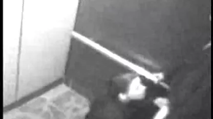 Keamanan cam-blow job di lift cerita seks dengan ibu teman