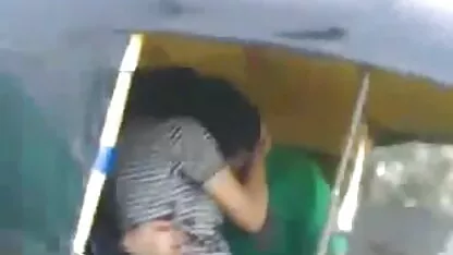 Berciuman di mobil tarik. bokep indo edisi ngintip