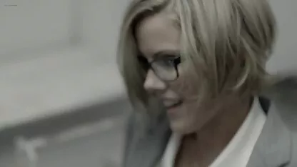 Kathleen robertson-boss M1, swallow kumpulan kisah romantis
