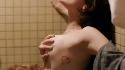Laura terkenal, natasha lyonne-black bukep indo terbaru