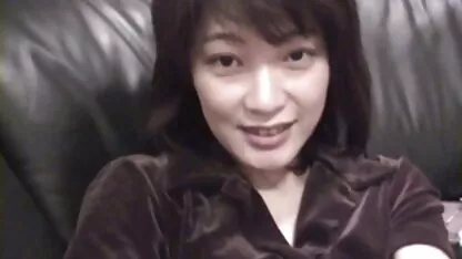 Fisting jari pusingan video seks dengan pembantu