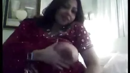 India menunjukkan payudara besar nya menunjukkan streaming video bokep animal