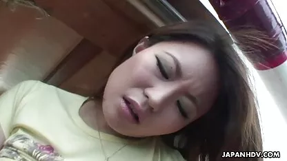 Gadis asia bermain dengan dia, dan vaginanya. hana anisa sex